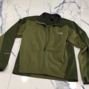 The North Face Men's Two-Tone Green Performance Jacket